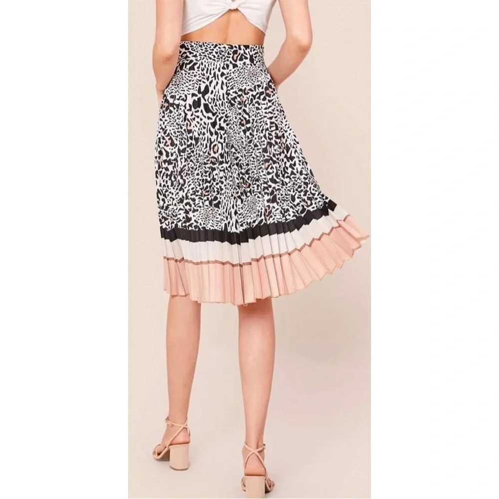 SHEIN Pleated Skirt - Picture 2 of 8
